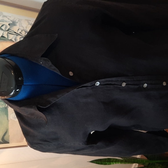 Linen blouse 🎉4 FOR $30🎉 - Picture 2 of 5